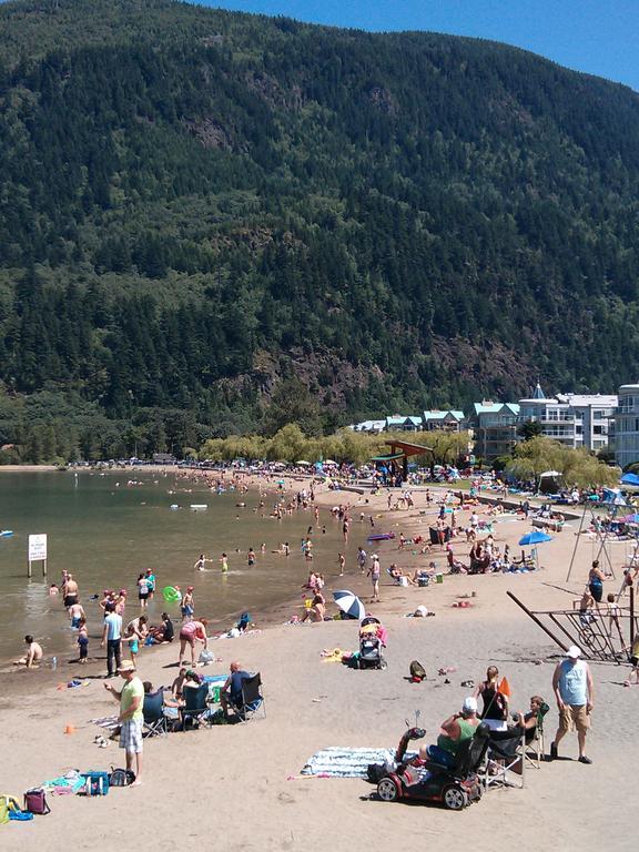 Harrison Lake Hotel ينابيع هاريسون الحارة المظهر الخارجي الصورة